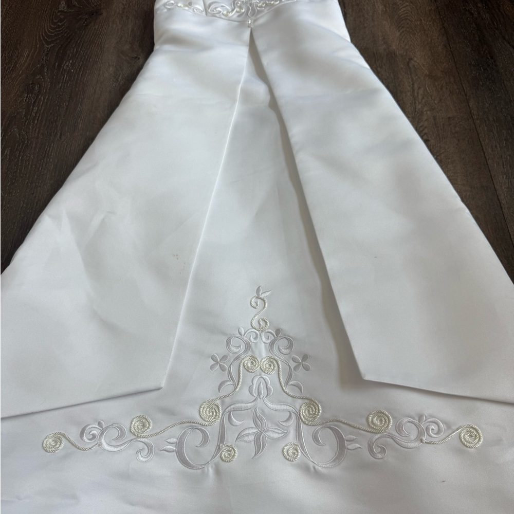 David’s Bridal Flower Girl Dress. St. Tropez brand, girls size 5.  White. - Picture 3 of 13